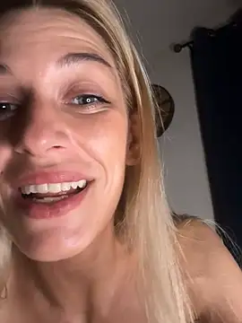 Bellalolahot webcam