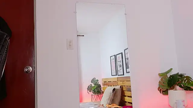 Peeachgirl webcam