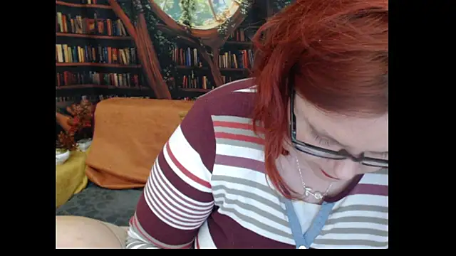 PlayfullMature webcam