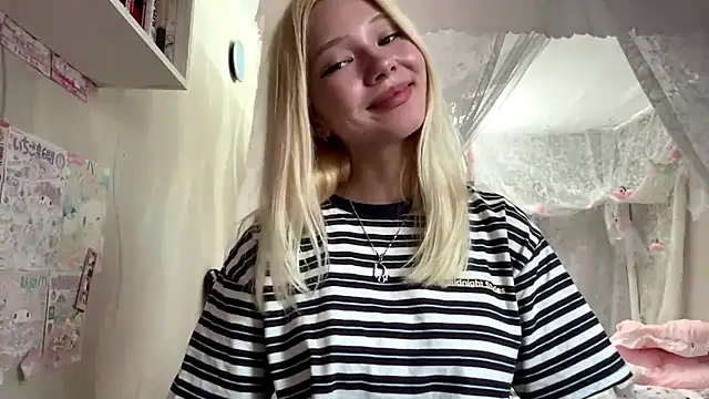 LinaFloww webcam