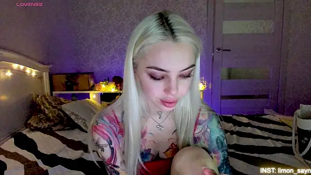 LillyMoure_ webcam
