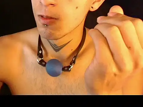 dark_men1 webcam
