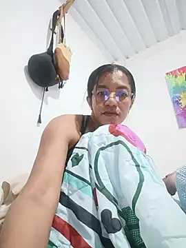 Bigassmommy_x Latina brunette cam girl