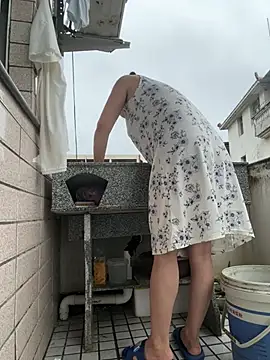 daaqnn (F milf) - 少妇发骚逼水外流，水多多，