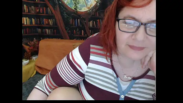 PlayfullMature webcam