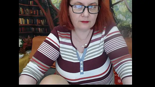 PlayfullMature webcam