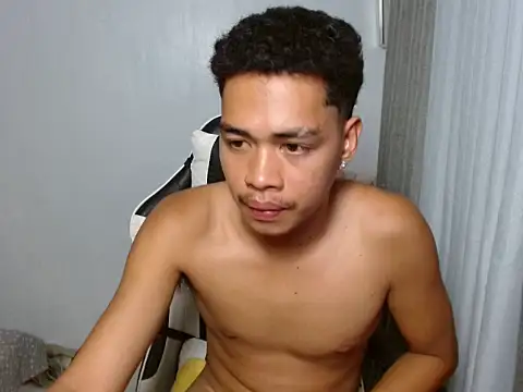 curlyasian_njxx webcam