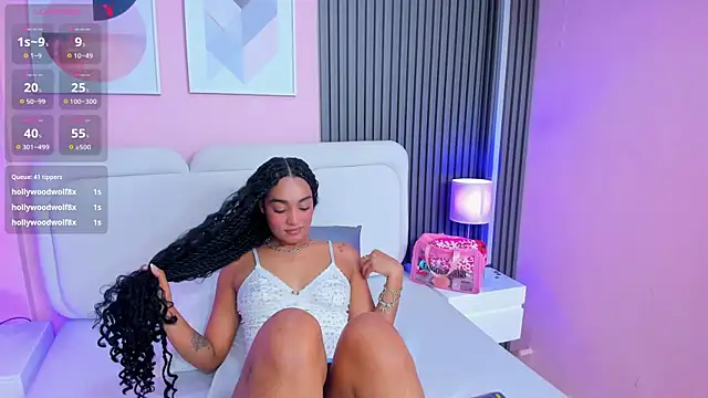 Clawdeen__wolf webcam