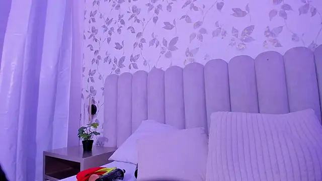 luciagray1 live cam on StripChat