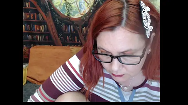 PlayfullMature webcam