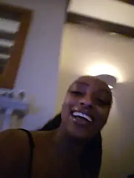 Hazel_Dollxx live cam on StripChat