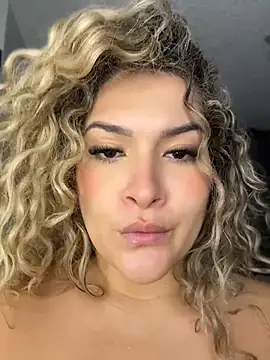 Sara_smiiith211 webcam
