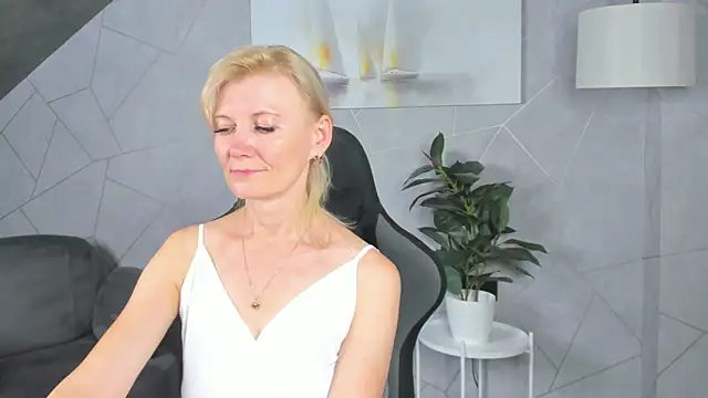 Julie_Lucas webcam