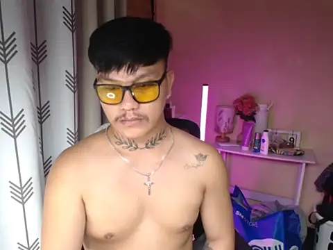 urhardfuckerAsiandaddy webcam