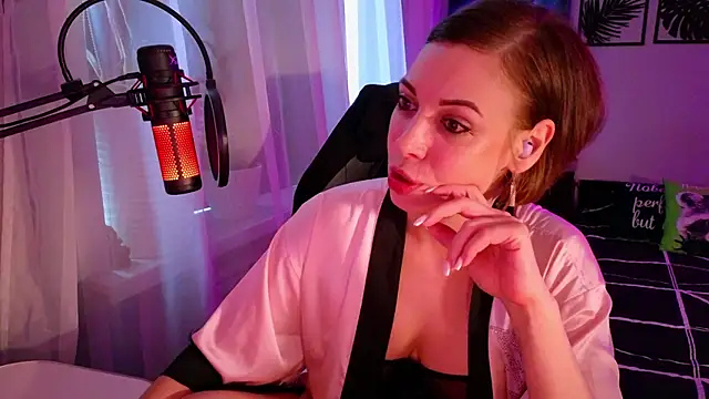 LadyLLS webcam