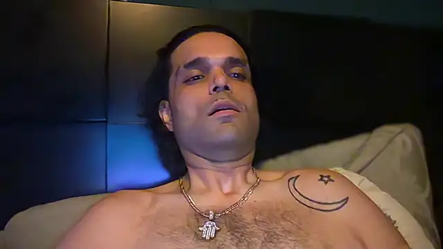 icebergslim281 live cam on StripChat