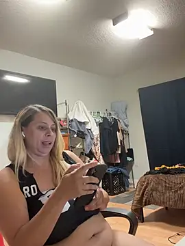Hotslut187 live sex cam
