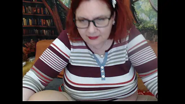 PlayfullMature webcam