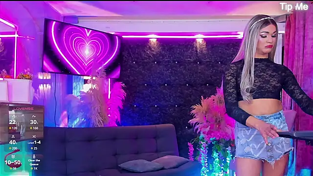Queens_Wonders_Blonders webcam