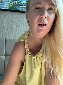 EmmaInLove23 webcam