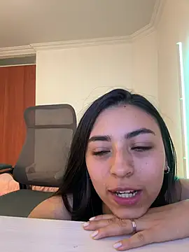 canelleGarces webcam