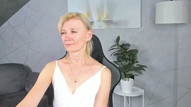 Julie_Lucas webcam