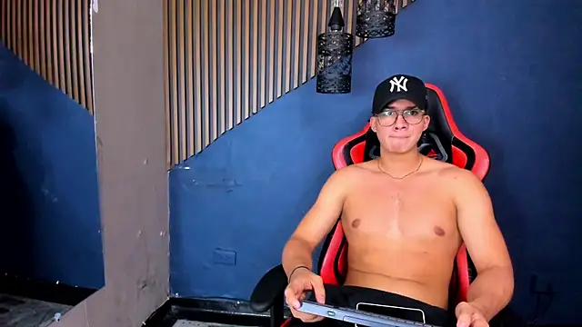 Axxel_Muscle webcam