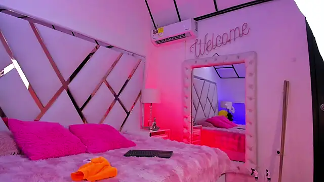 lauren_sofiaa webcam