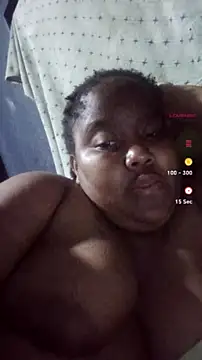 ChubbyMidgetxxx19 webcam
