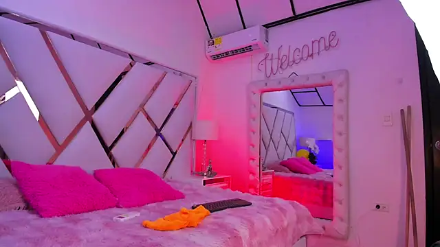 lauren_sofiaa webcam