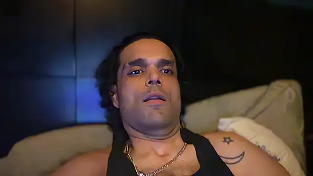 icebergslim281 live cam on StripChat