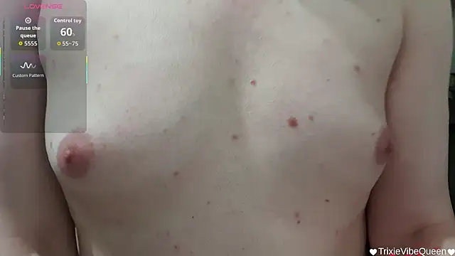 TrixieVibeQueen webcam