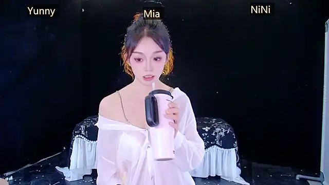 MiNi-U live sex cam