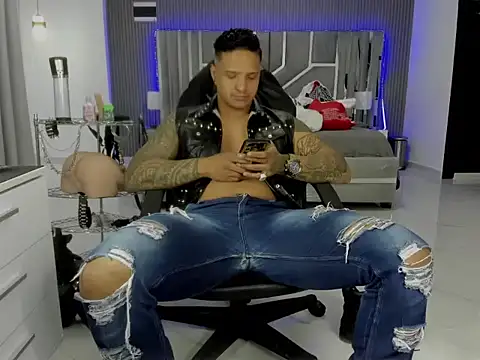 master_leather webcam