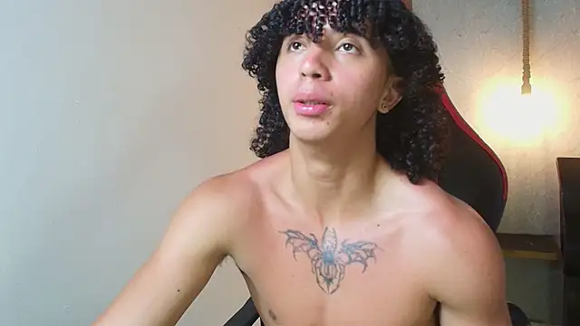 kim_curlyy webcam