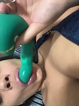 delicinha2504 webcam