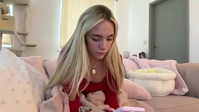 Naughtyblondex webcam