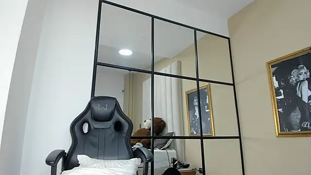 JuicyLana webcam