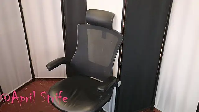 April_Strife webcam