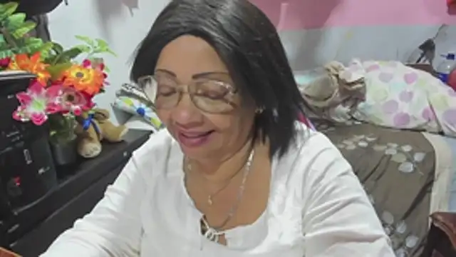 Mrs_mommy_ webcam