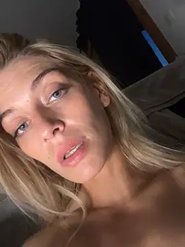 Bellalolahot webcam