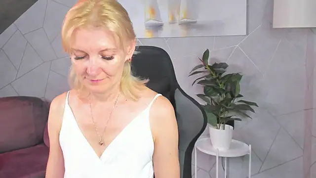 Julie_Lucas webcam