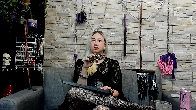 Miss_Kaz webcam