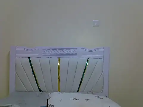 PetiteNoirrr webcam