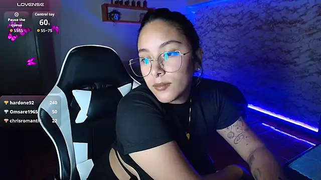 Camila_IRoose webcam