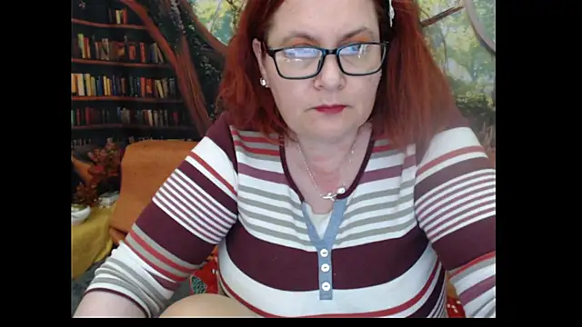 PlayfullMature webcam