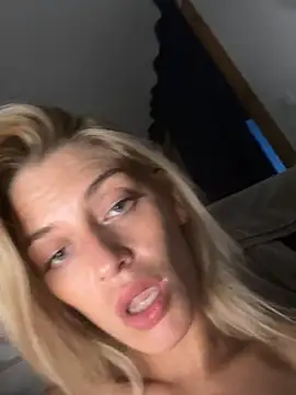 Bellalolahot webcam