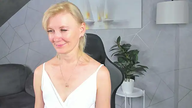 Julie_Lucas webcam