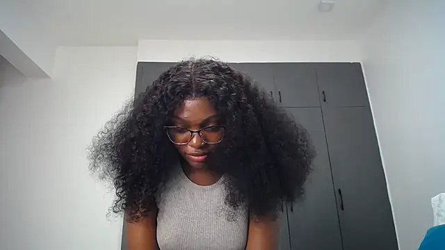 pretty_liya08 - Pretty_Liya08's free webcam - UK Sex Cams