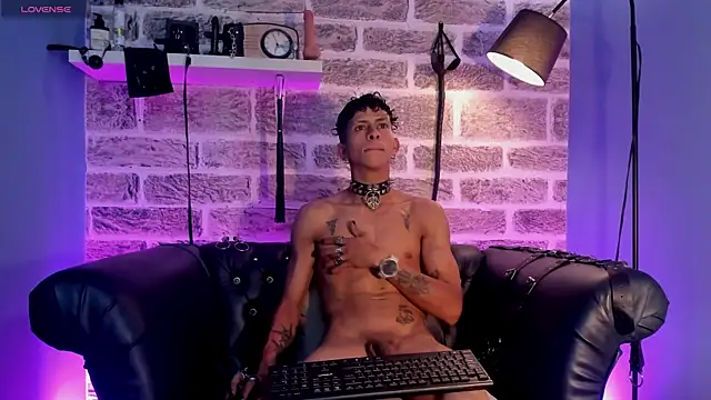 Maximoking26 webcam